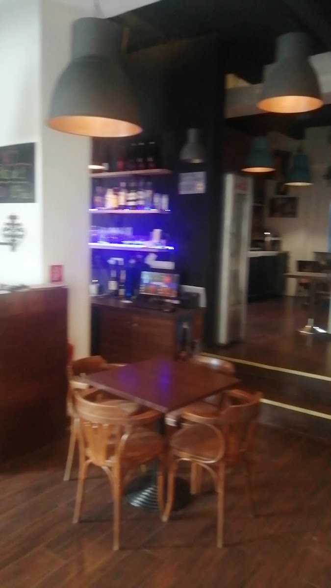 Le Petit Cafe & Restaurant-2