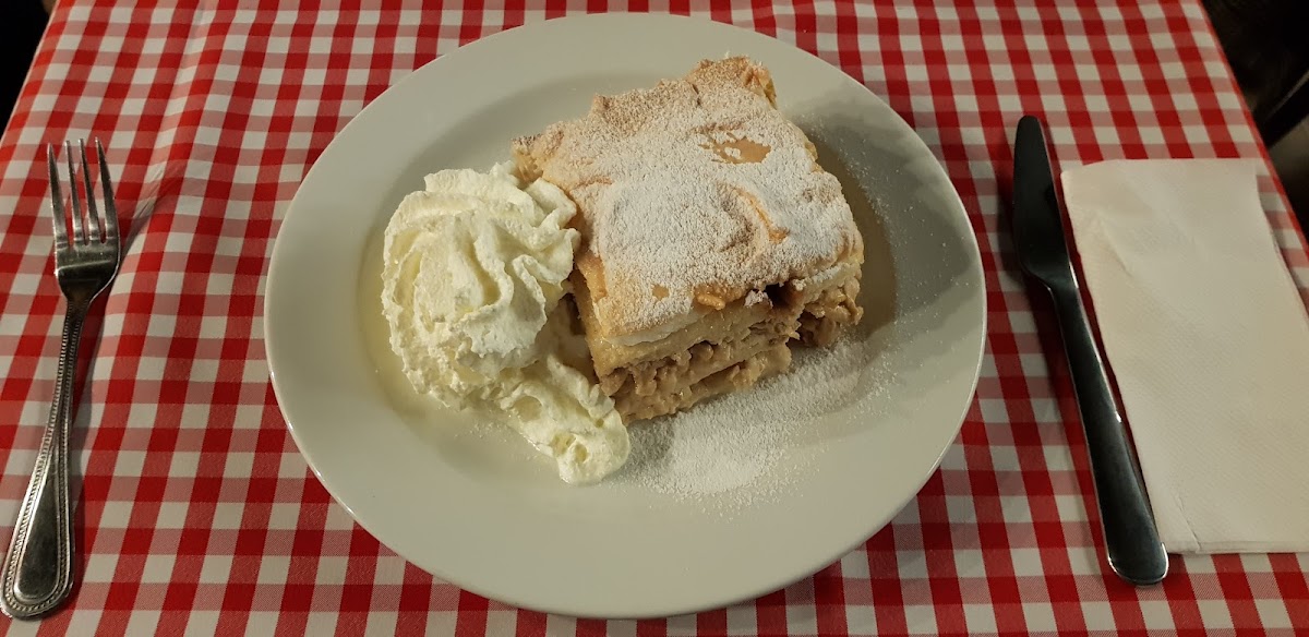 Le Petit Cafe & Restaurant-8