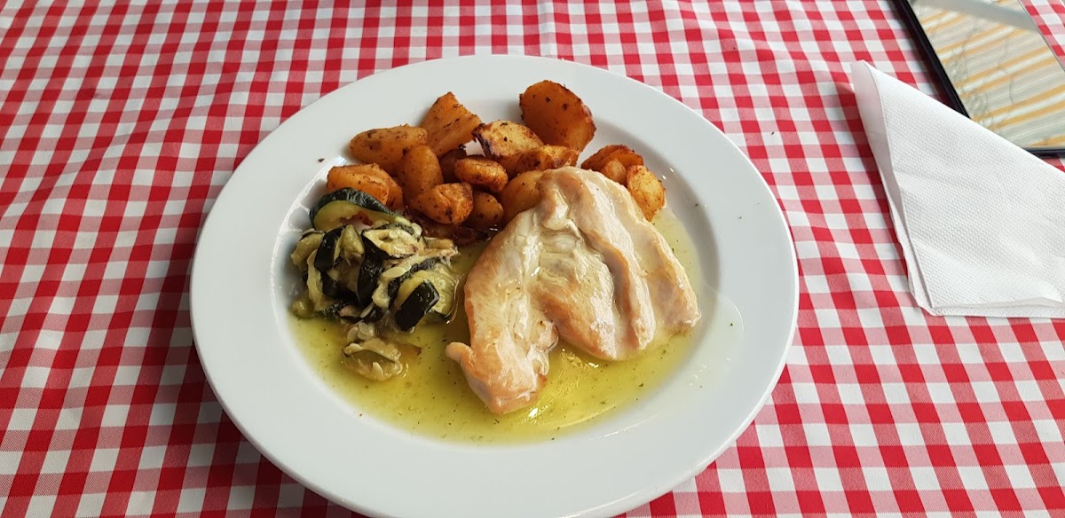 Le Petit Cafe & Restaurant-9